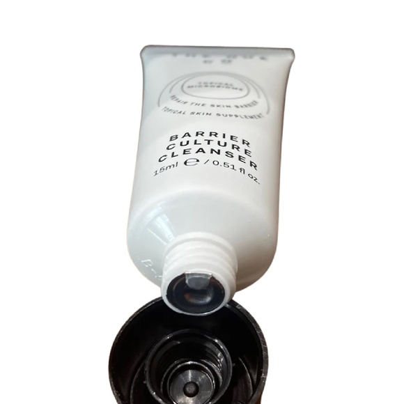 The NUE CO Barrier Culture Cleanser (0.51 oz, Sample) Topical Microbiome Sealed - Picture 3 of 5